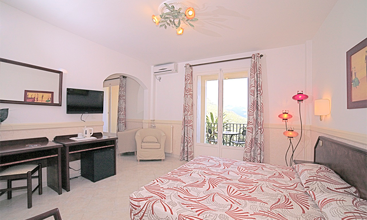 chambre-familiale-hotel-des-roches-sartene